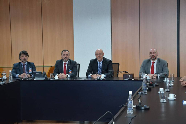 O diretor-geral da PF, Andrei Rodrigues, e o diretor-geral da Abin, Luiz Fernando Corrêa, ao centro da foto O diretor-geral da PF, Andrei Rodrigues, e o diretor-geral da Abin, Luiz Fernando Corrêa, ao centro da foto
