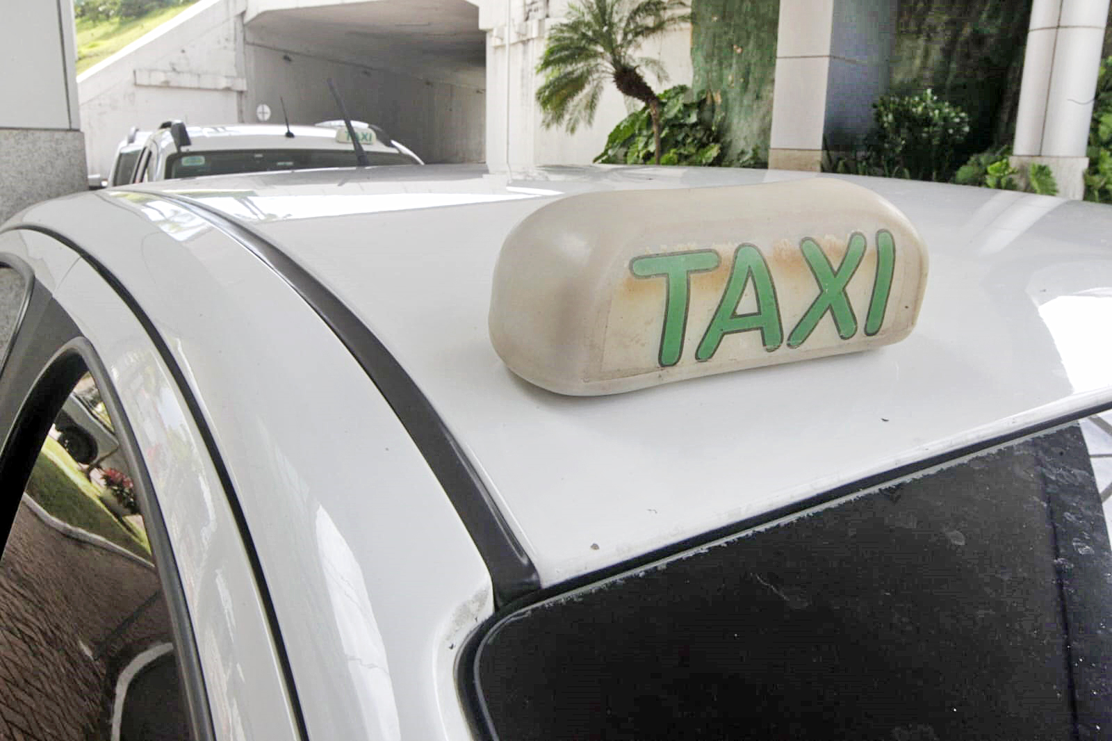 Ele propôs igual suspensão do imposto aos veículos utilizados por taxistas e motoristas de aplicativos, alegando que toda a população seria beneficiada.