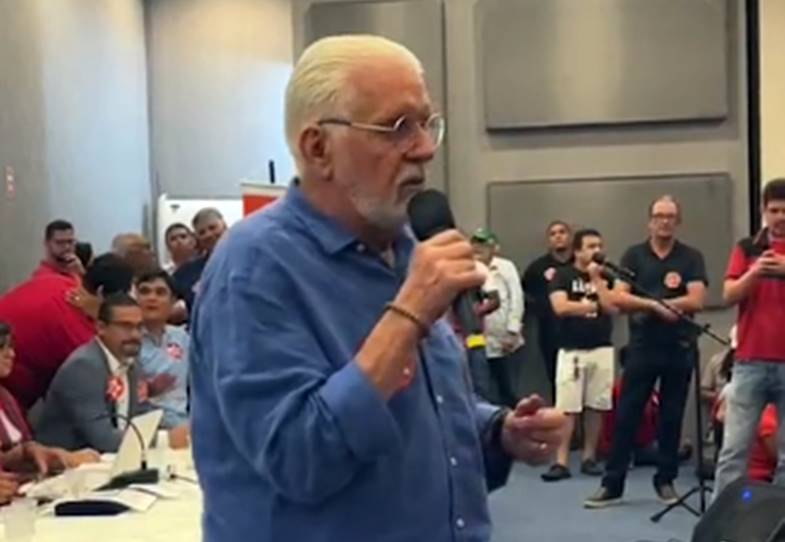 O senador afirmou que Robinson Almeida é seu "primeiro candidato" para disputar a prefeitura de Salvador