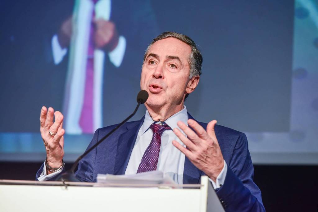 O ministro Luís Roberto Barroso participa de palestra de encerramento do Congresso Nacional do Ministério Público, em Salvador