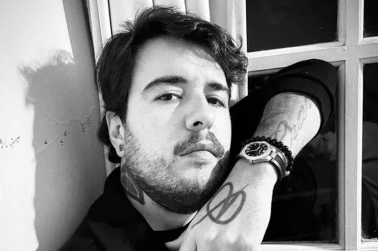 O fotógrafo Akira Cravo, neto de Mário Cravo, morreu aos 31 anos O fotógrafo Akira Cravo, neto de Mário Cravo, morreu aos 31 anos