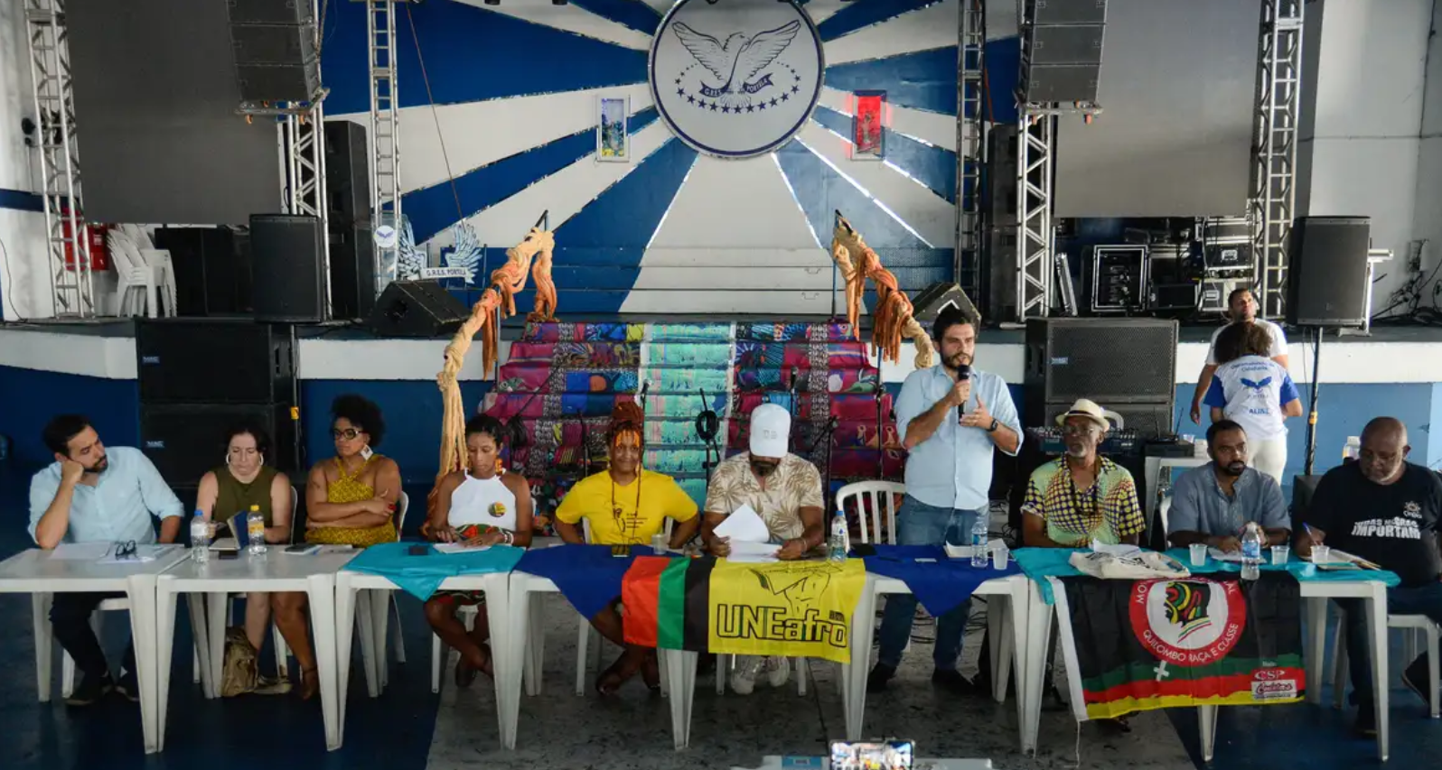  militante do quilombo Raça e Classe, do Rio de Janeiro, Elias José Alfredo durante audiência pública Consciência negra e reparação da escravidão, na quadra da Escola de Samba Portela, em Oswaldo Cruz