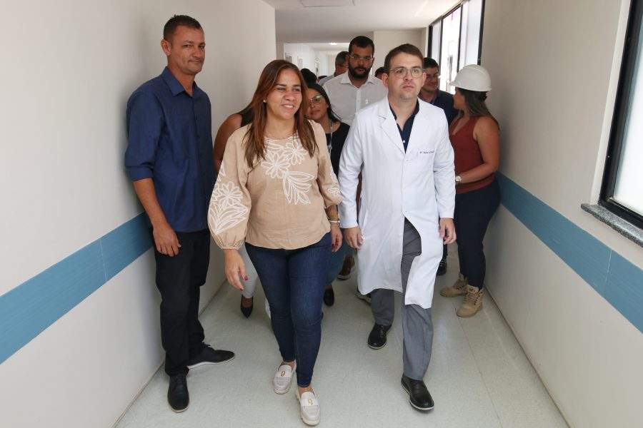 Secretária da Saúde do Estado, Roberta Santana, inspecionou os serviços de saúde de seis municípios da região de Ribeira do Pombal, no Nordeste baiano