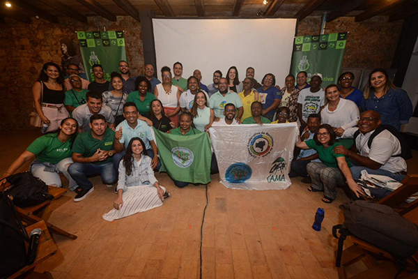 O vereador André Fraga (PV) em meio a correligionários