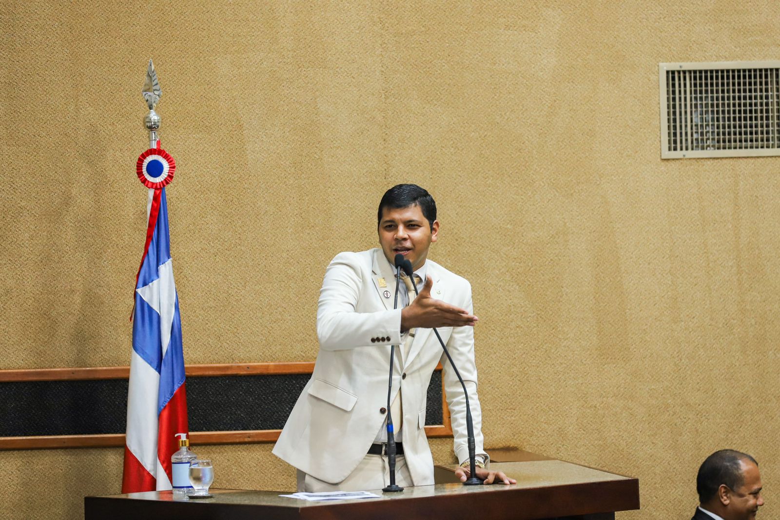 Deputado Diego Castro disse que "população mais carente foi enganada" Deputado Diego Castro disse que "população mais carente foi enganada"