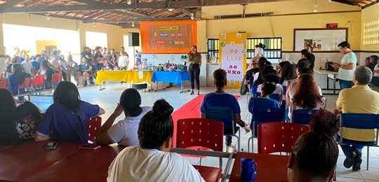 A ação ocorreu em escolas das cidades de Mucuri e de Nova Viçosa neste mês de novembro, para convocar os adolescentes a fazer o alistamento eleitoral ou o cadastramento biométrico