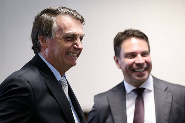 O ex-presidente Jair Bolsonaro (PL) e o deputado federal Alexandre Ramagem (PL-RJ), ex-diretor da Abin O ex-presidente Jair Bolsonaro (PL) e o deputado federal Alexandre Ramagem (PL-RJ), ex-diretor da Abin