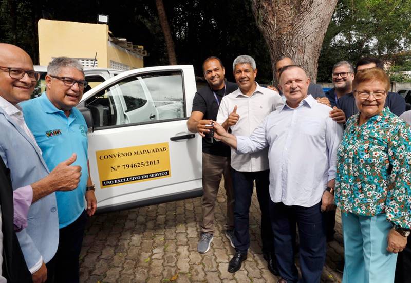 Governador entregou 55 veículos à Adab nessa quinta-feira (9)