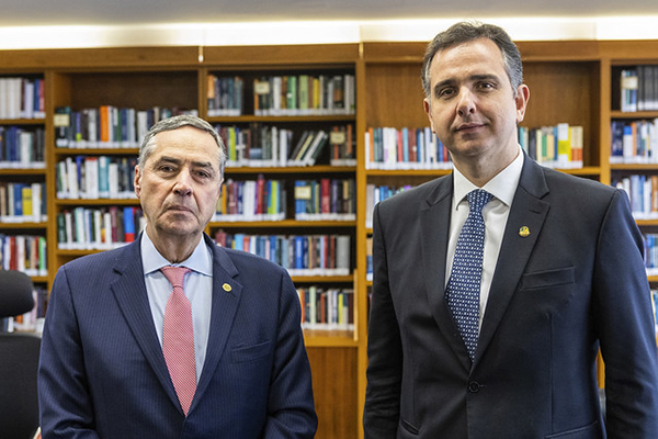 O presidente do Supremo, Luís Roberto Barroso e do Senado, Rodrigo Pacheco (PSD-MG)