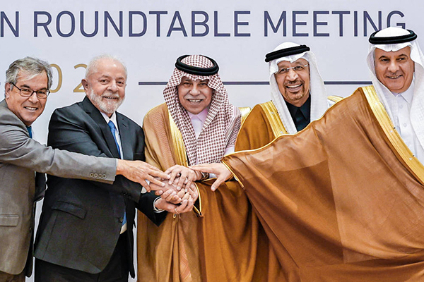 Presidente Lula (PT) durante a sessão de encerramento da mesa redonda Brasil-Arábia Saudita, no Hotel Ritz-Carlton