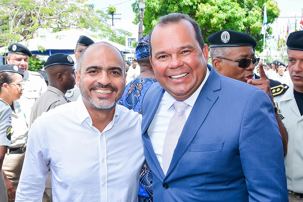 O presidente da UGT-BA, Marcelo Carvalho, com o governador em exercício Geraldo Júnior (MDB) O presidente da UGT-BA, Marcelo Carvalho, com o governador em exercício Geraldo Júnior (MDB)