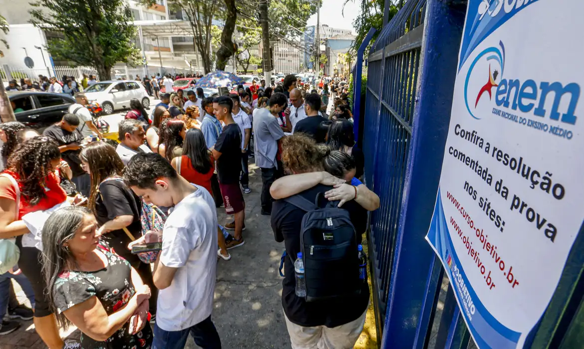 Abertura dos portões será ao meio dia e o fechamento, às 13h Abertura dos portões será ao meio dia e o fechamento, às 13h
