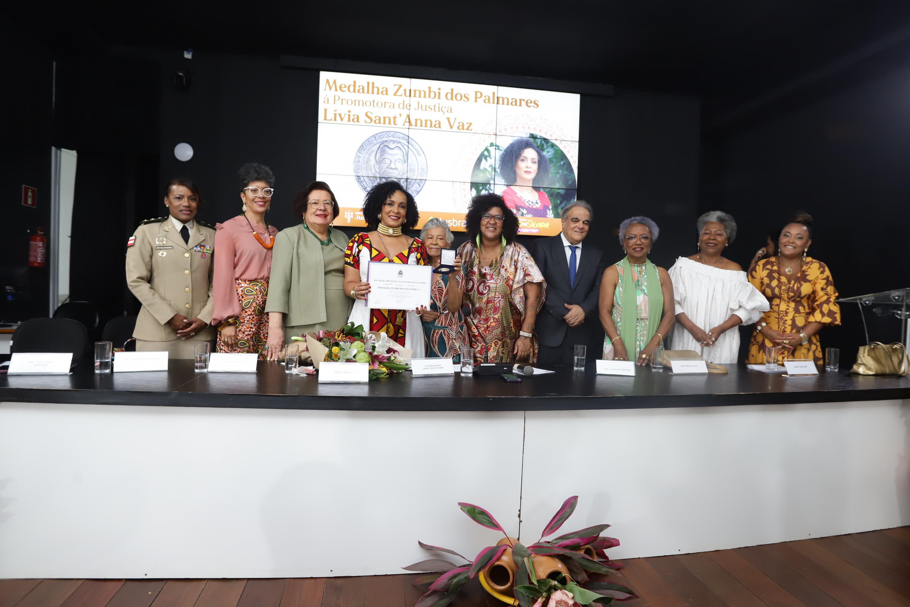 A sessão solene de homenagem à promotora foi ocorrida no Centro de Cultura da Câmara