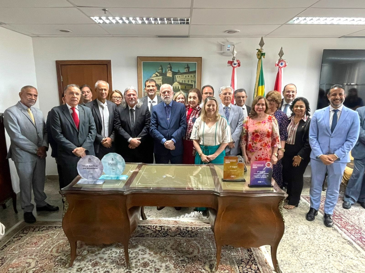 A cerimônia, presidida pelo desembargador Nilson Soares Castelo Branco, aconteceu no Gabinete da Presidência