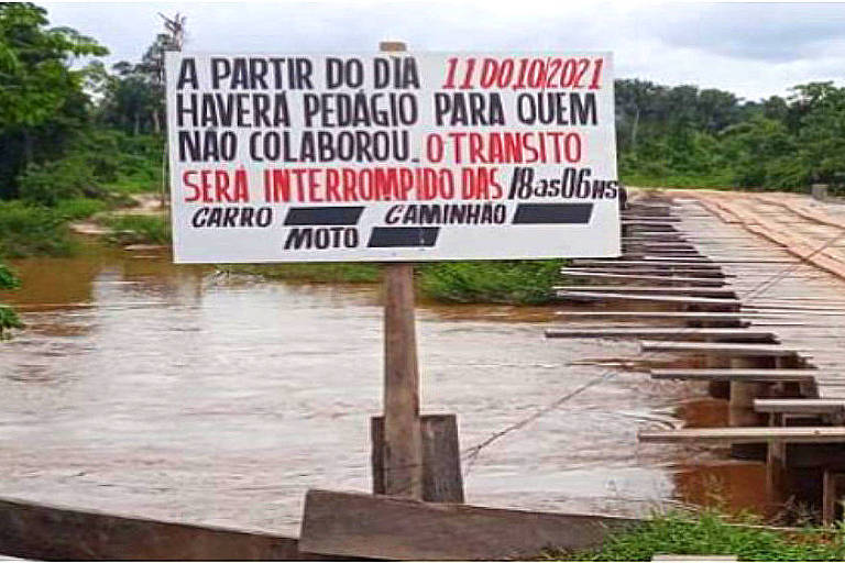 Placa que, segundo a PF, mostra cobrança de pedágio para ingresso na terra Apyterewa Placa que, segundo a PF, mostra cobrança de pedágio para ingresso na terra Apyterewa