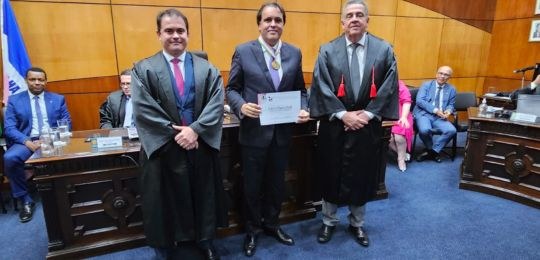 O desembargador Roberto Frank também celebrou convênio para a cessão do sistema Janus ao TRE-ES e ministrou uma palestra sobre a tecnologia a serviço da Justiça Eleitoral