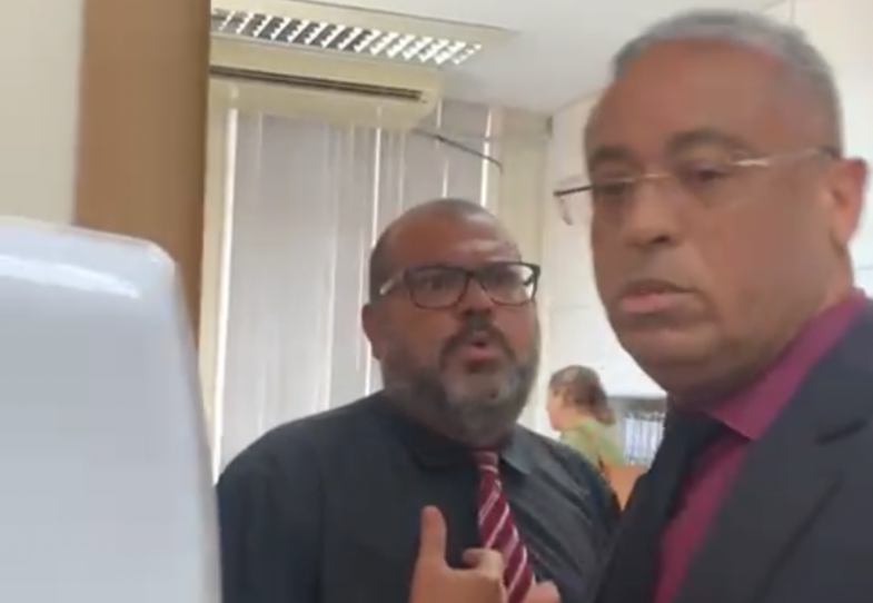 Imagem de Juiz chama advogado de “palhaço” e "rato" em audiência no Fórum de Salvador Imagem de Juiz chama advogado de “palhaço” e "rato" em audiência no Fórum de Salvador