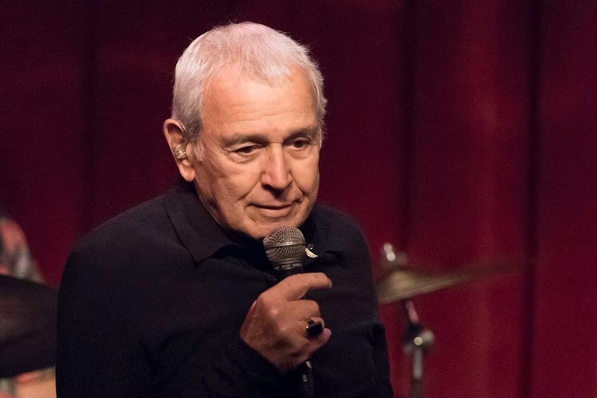 Cantor e compositor tinha 90 anos e estava internado no Rio