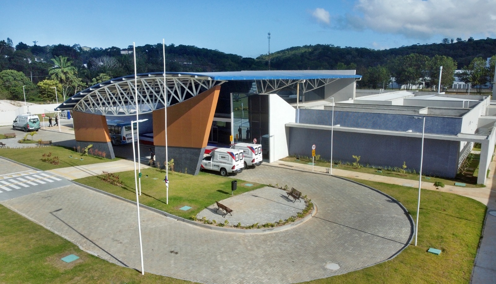 Policlínica Regional inaugurada em Ilhéus atende moradores de dez municípios do litoral sul com ampla oferta de serviços