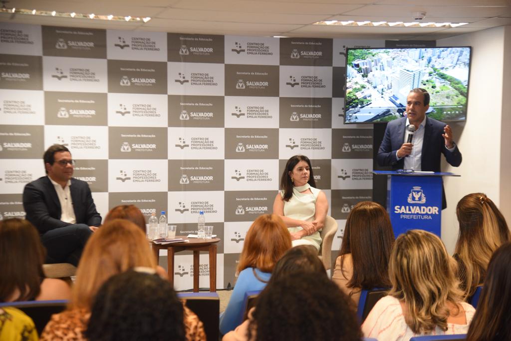 O evento reuniu centenas de professores, coordenadores pedagógicos e outros servidores