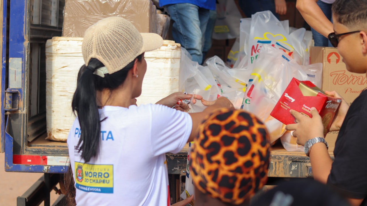 O programa Natal Presente, proposto pela gestão municipal e aprovado pela Câmara da cidade, vai beneficiar cerca de 25 mil pessoas. O programa Natal Presente, proposto pela gestão municipal e aprovado pela Câmara da cidade, vai beneficiar cerca de 25 mil pessoas.