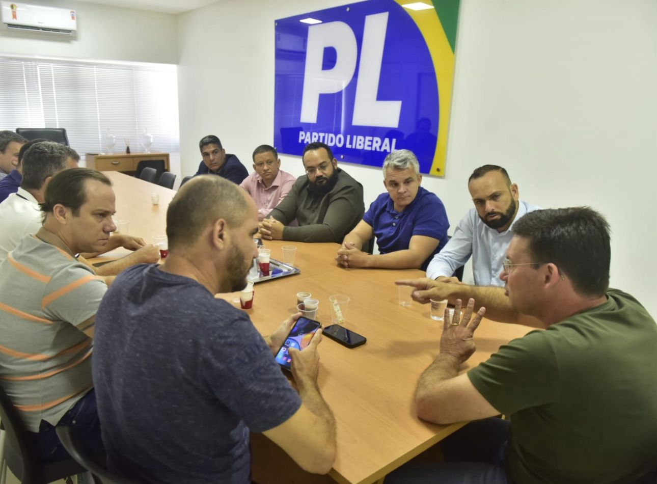  Em reunião com a executiva estadual nesta segunda-feira (18), o presidente João Roma avaliou positivamente o crescimento do partido no estado