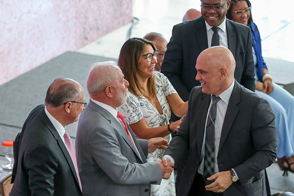 Alexandre de Moraes e Lula no lançamento do Plano Ruas Visíveis