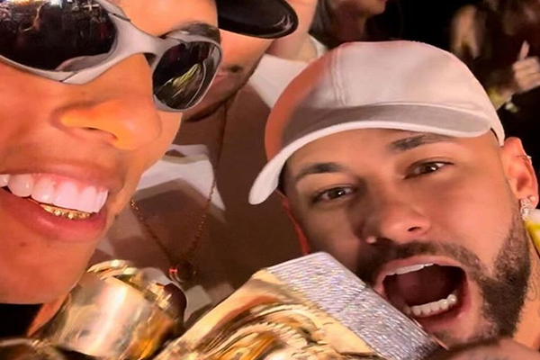 O influenciador Buzeira com o jogador Neymar O influenciador Buzeira com o jogador Neymar