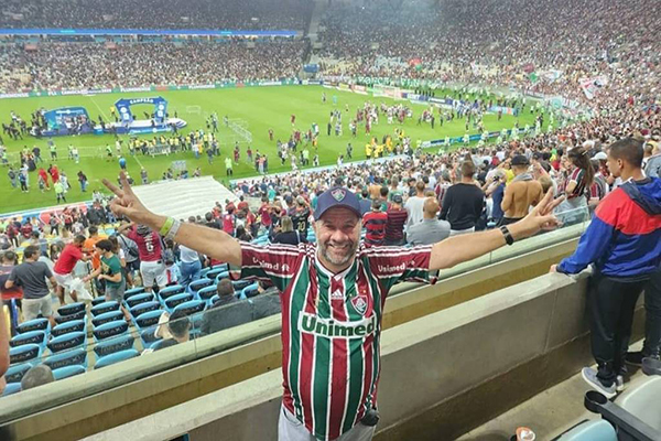 Ministro Carlos Lupi (Previdência) comemora vitória do Fluminense no Campeonato Carioca