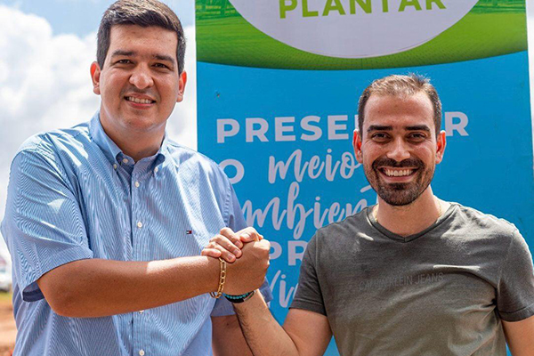 O secretário de Governo de Luis Eduardo Magalhães (LEM), Danilo Henrique, como prefeito de LEM, Junior Marabá