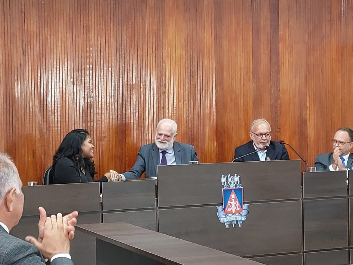 A Sala Passiva é um espaço físico reservado para a realização de atos processuais, como depoimentos e audiências, de forma 100% on-line, por meio de videoconferência. A Sala Passiva é um espaço físico reservado para a realização de atos processuais, como depoimentos e audiências, de forma 100% on-line, por meio de videoconferência.