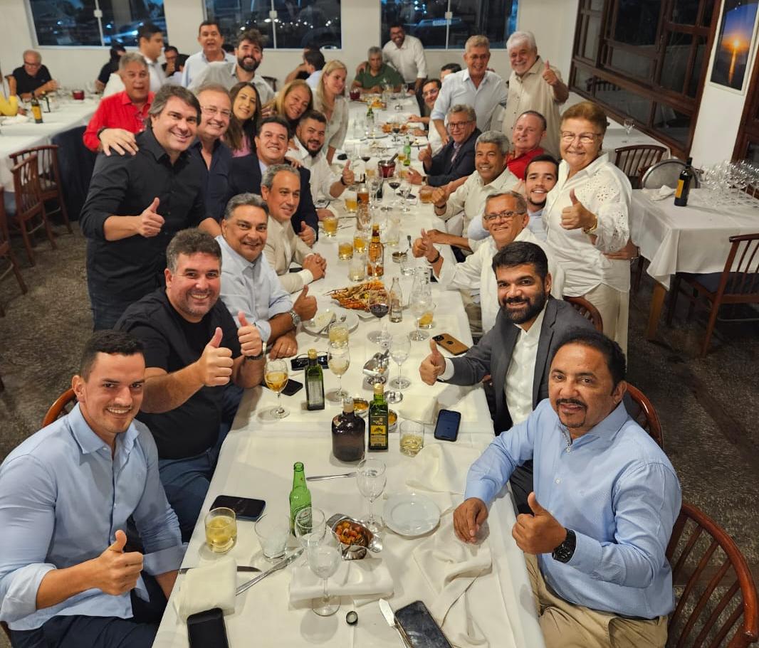 Confraternização de deputados estaduais contou com a presença do governador Confraternização de deputados estaduais contou com a presença do governador