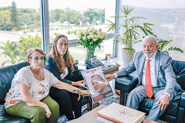 O presidente Lula em Brasília ao lado da irmã e da filha de Michel Nisenbaum, brasileiro sequestrado pelo Hamas O presidente Lula em Brasília ao lado da irmã e da filha de Michel Nisenbaum, brasileiro sequestrado pelo Hamas