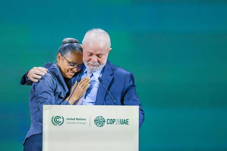 Na conferência do clima, presidente defende 'aproveitar o dinheiro que eles lucram'; em discurso sobre floresta, chorou ao lado de Marina Silva