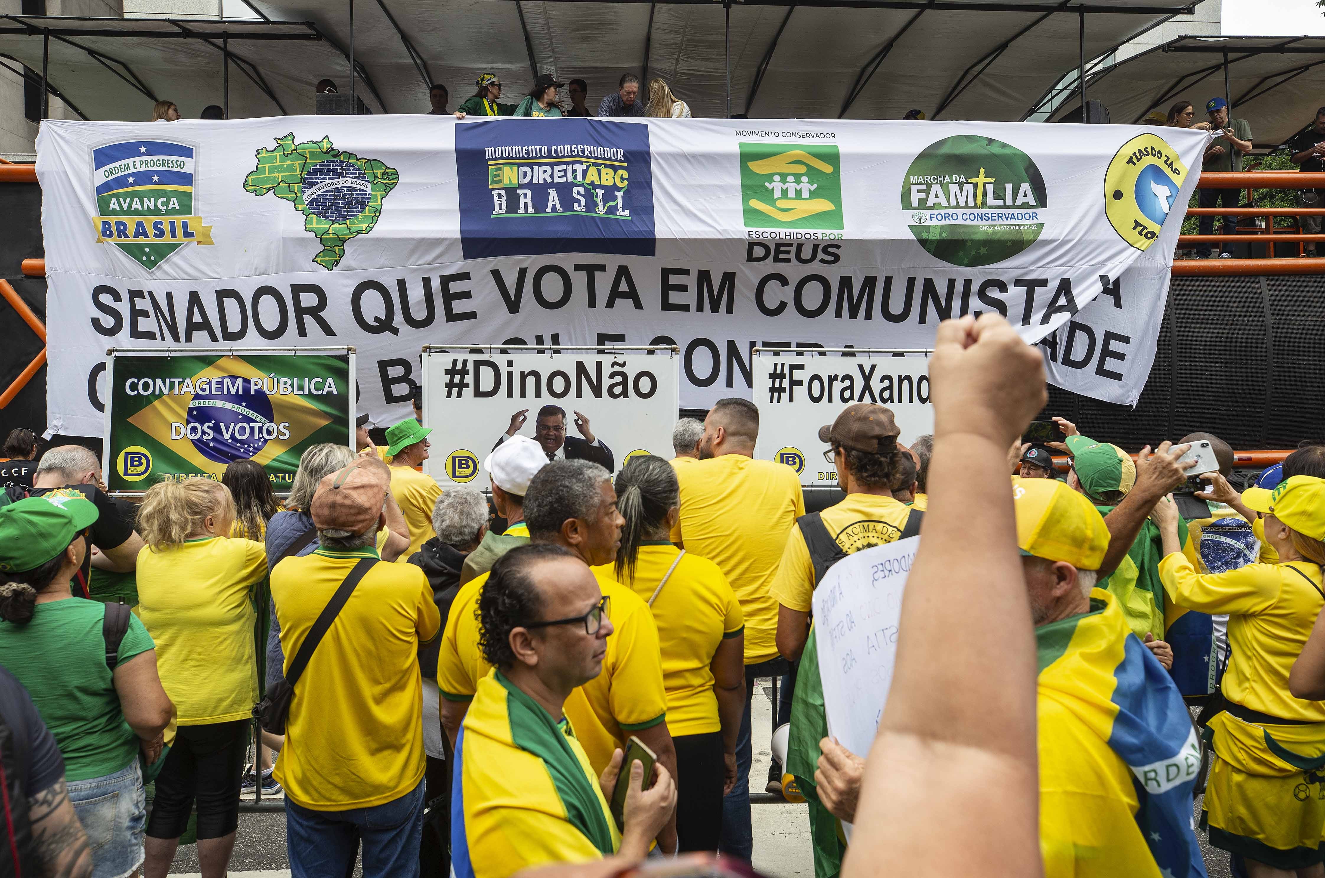 Bolsonaristas protestam contra indicação de Flávio Dino ao STF
