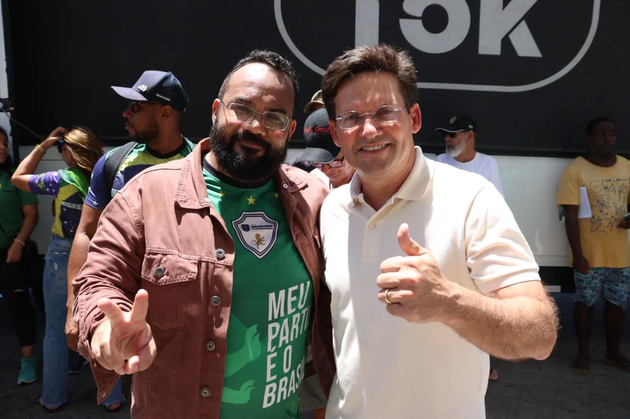 Leandro de Jesus e João Roma participam de manifestação em repúdio à indicação de Fábio Dino ao STF