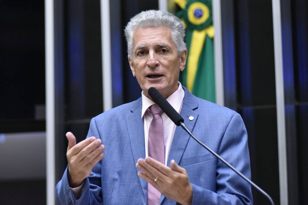 O deputado federal Rogério Correia (PT-MG) discursa no plenário da Câmara dos Deputados, em Brasília