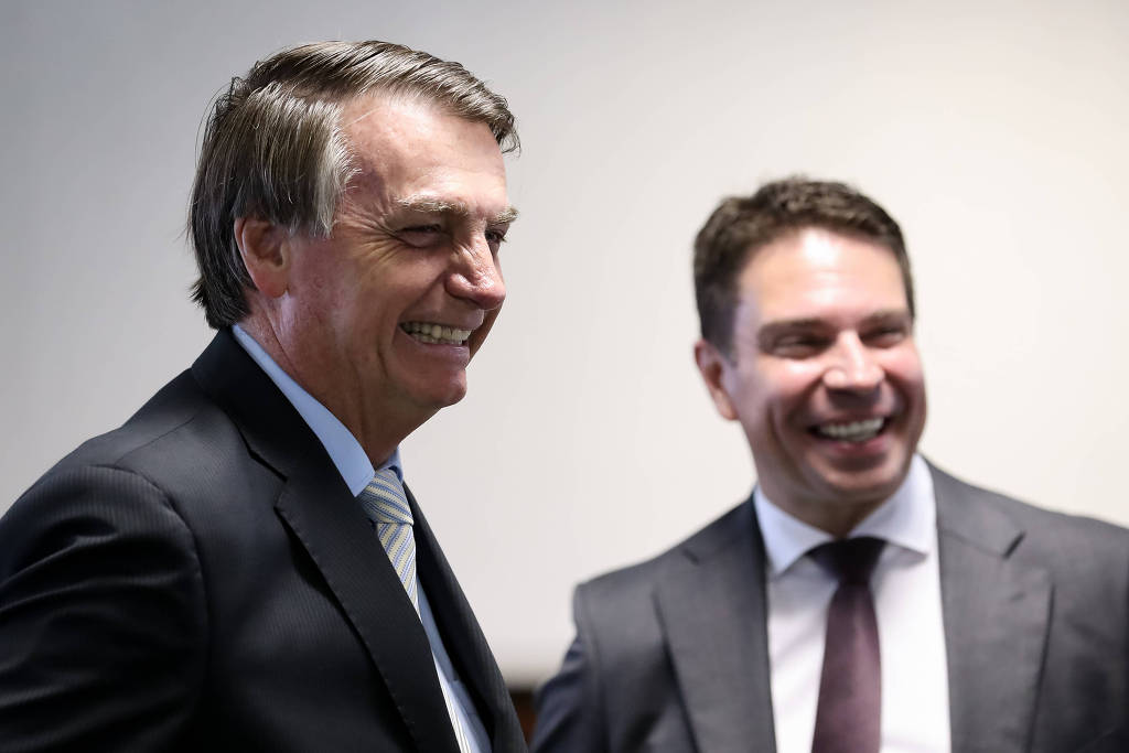 O então presidente Jair Bolsonaro e Alexandre Ramagem, diretor da Abin, durante curso de Gestão Integrada em Inteligência no ano de 2020
