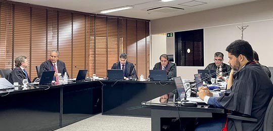 As audiências são públicas, presenciais e transmitidas ao vivo pelo canal oficial do órgão no Youtube