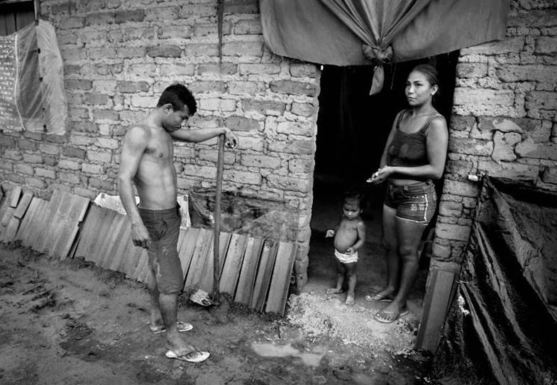 Casal em Belágua, no Maranhão, cidade em que havia fila para o Bolsa Família em 2020