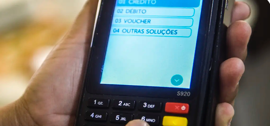 Febraban acusava operadoras de cobrar juros velados