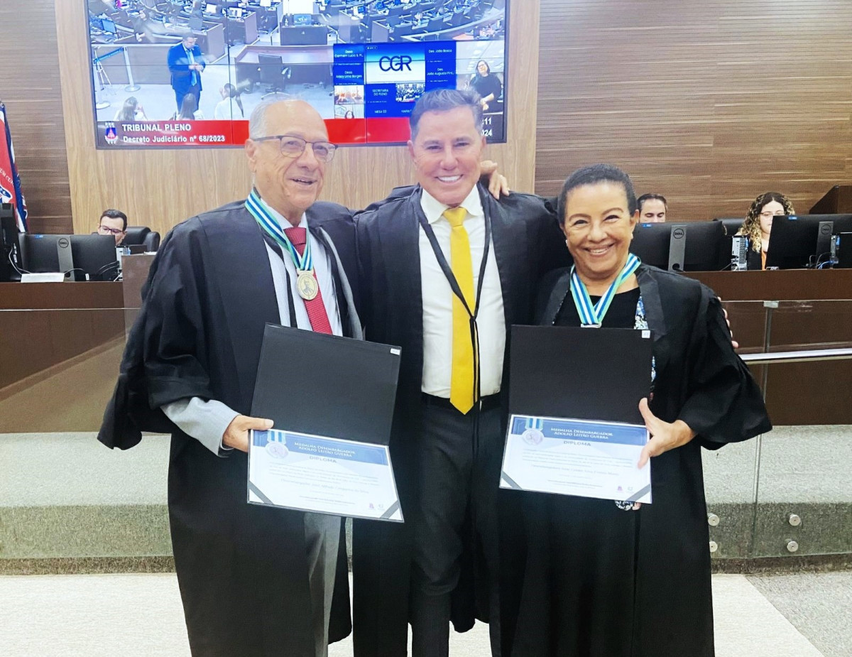 Homenagem ocorreu ontem, durante sessão do Pleno