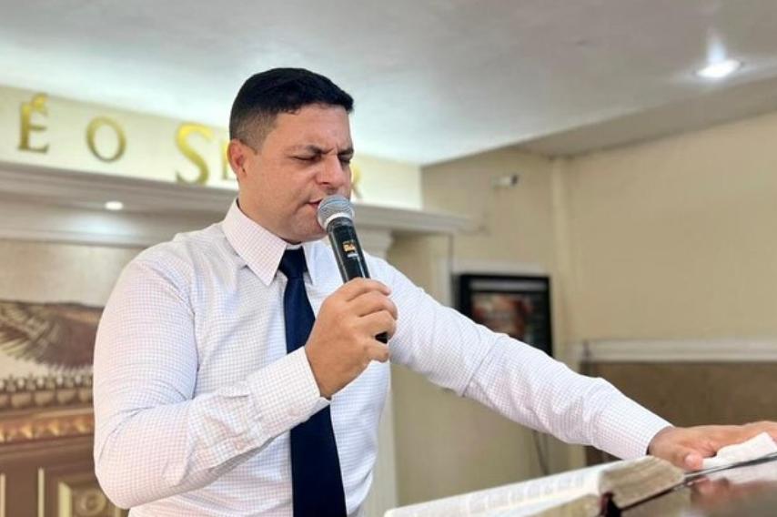 Pastor da Iurd, Kênio Rezende Pastor da Iurd, Kênio Rezende