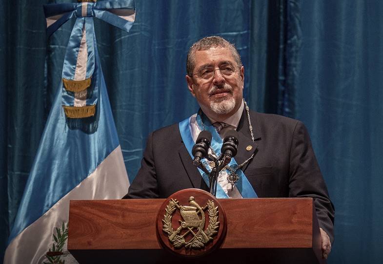 Manifestantes ameaçavam invadir o Congresso da Guatemala depois que uma sessão para empossar legisladores recém-eleitos foi adiada