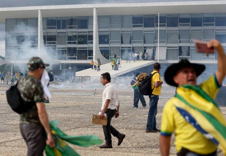 Pedro Luis Kurunczi é acusado pelo MPF de fretar 4 ônibus que levaram a Brasília participantes dos ataques e de incitá-los Pedro Luis Kurunczi é acusado pelo MPF de fretar 4 ônibus que levaram a Brasília participantes dos ataques e de incitá-los