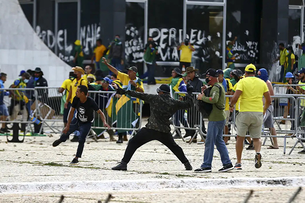 Ataque ao Palácio do Planalto por bolsonaristas em 8 de janeiro de 2023