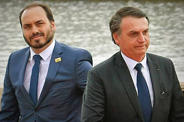 Carlos e Jair Bolsonaro 
