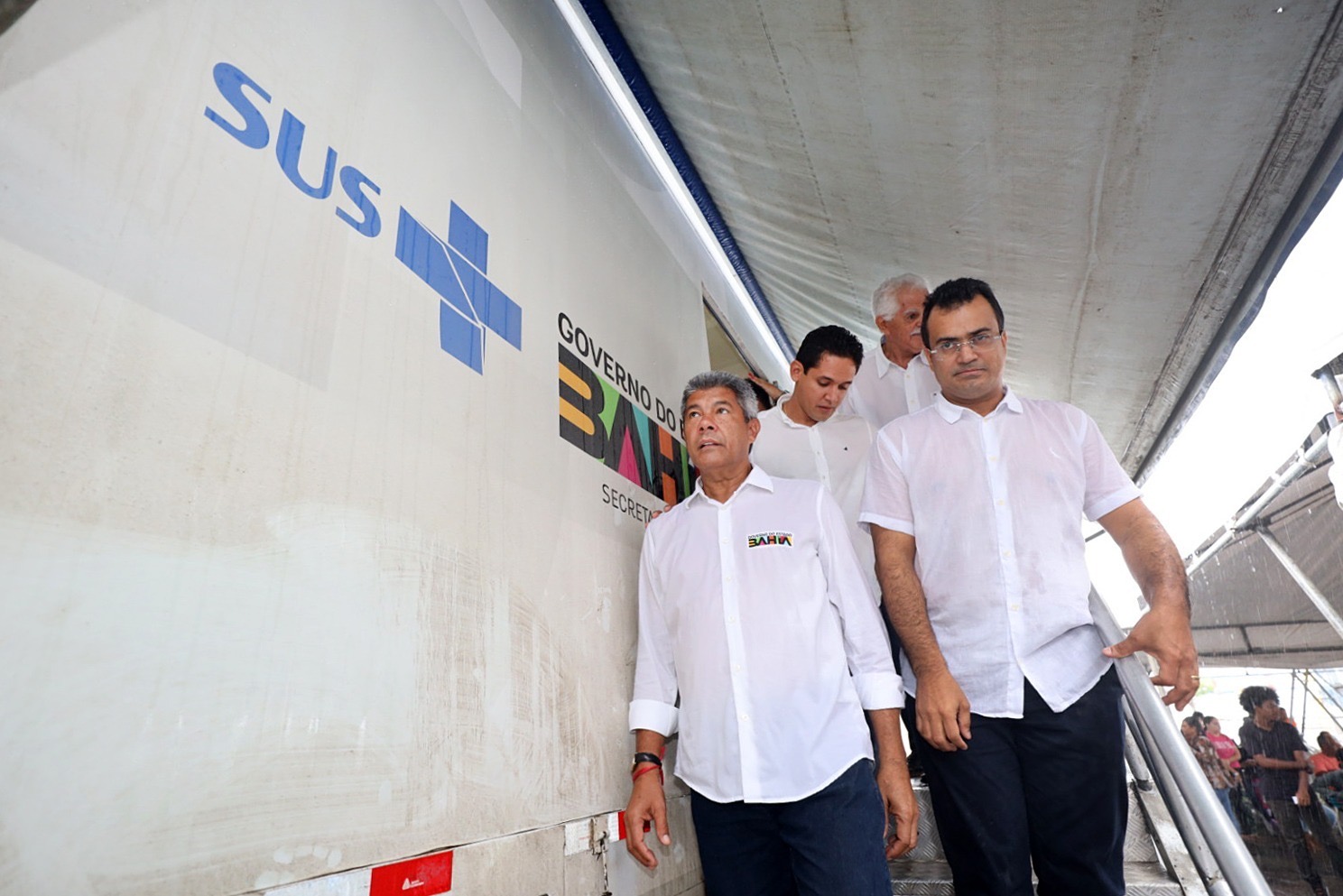 Imagem de Primeiro dia de feira de saúde em Ibotirama é adiado devido à chuva; governador participaria