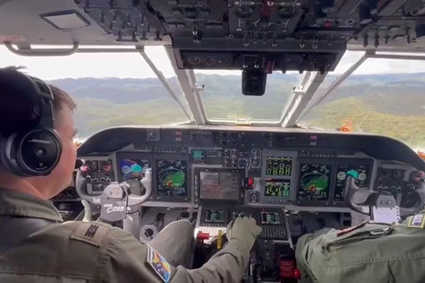 Esquadrão Pelicano da FAB faz buscas por helicóptero desaparecido no litoral de São Paulo Esquadrão Pelicano da FAB faz buscas por helicóptero desaparecido no litoral de São Paulo