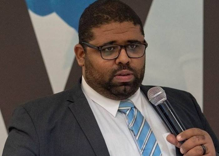 Coordenador da campanha de Zé Neto critica tentativa de Zé Ronaldo de desvincular imagem de Colbert